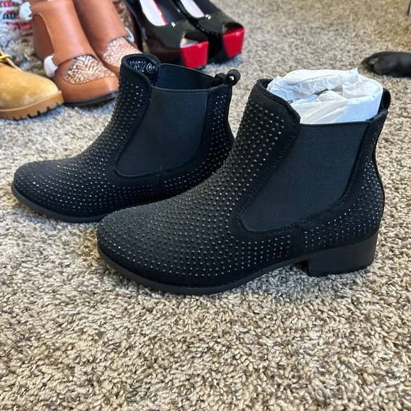 Sparkling Booties - Picture 2 of 4